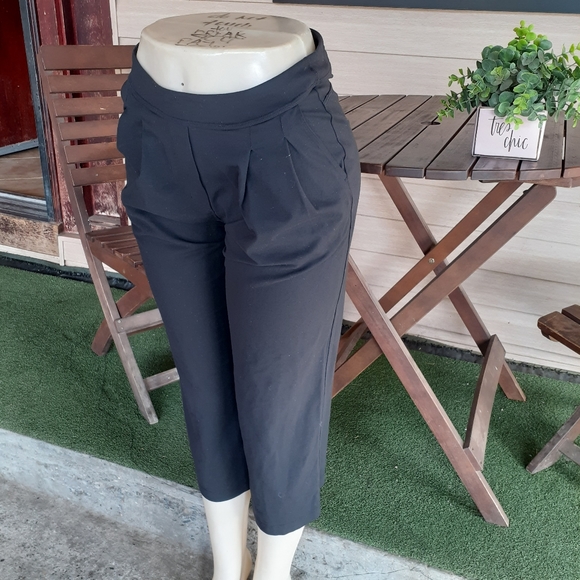 Lululemon High-Waisted Wide Leg Cropped Pants 4 - Picture 5 of 7